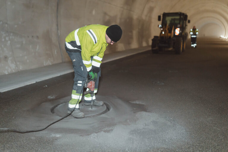 Bohren der Dübellöcher