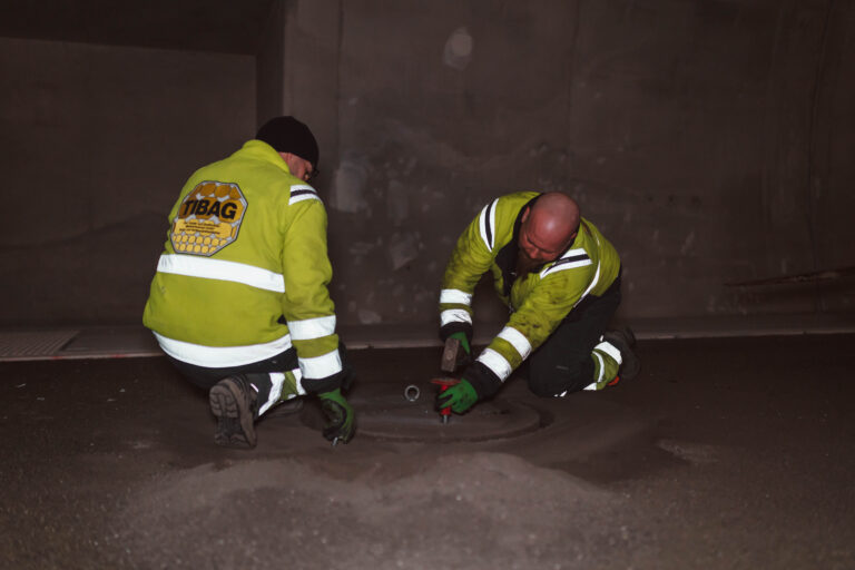 Befestigung der Dübel