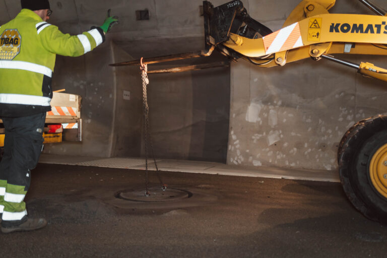 Ausheben des Asphalts