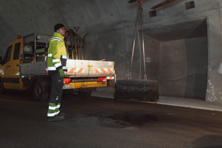 Ausheben des Asphalts